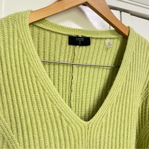 Tahari Green V-Neck Knit Sweater, Medium - Picture 3 of 7